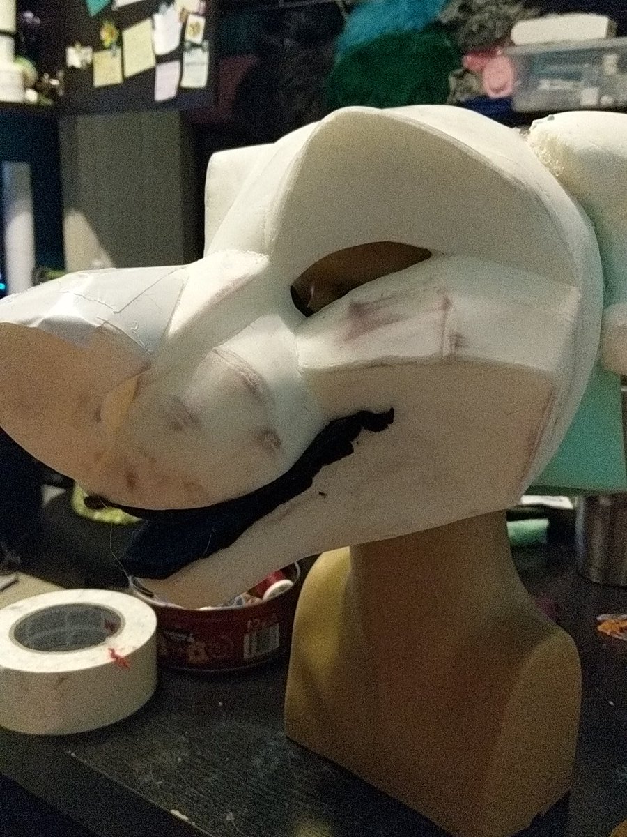 chime_gryphon's tweet photo. This guy turned out a lot more difficult than I thought. I've been sanding the heck out of him since nothing sticks to it. Glued the ears three times now. #dreamvisioncreations #manokit #dvcbase #fursuit https://t.co/JiATnCI0JY