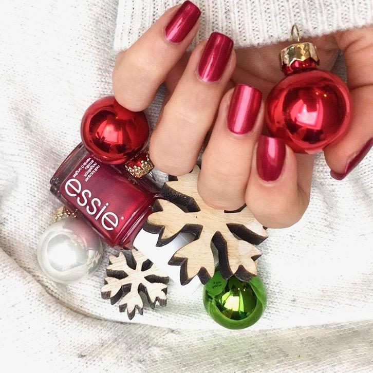 essie's tweet photo. you’re dazzling @stephifaniee! rocking #ringinthebling from #essiewinter2017 ❤️ https://t.co/hb5nbi8Kbw