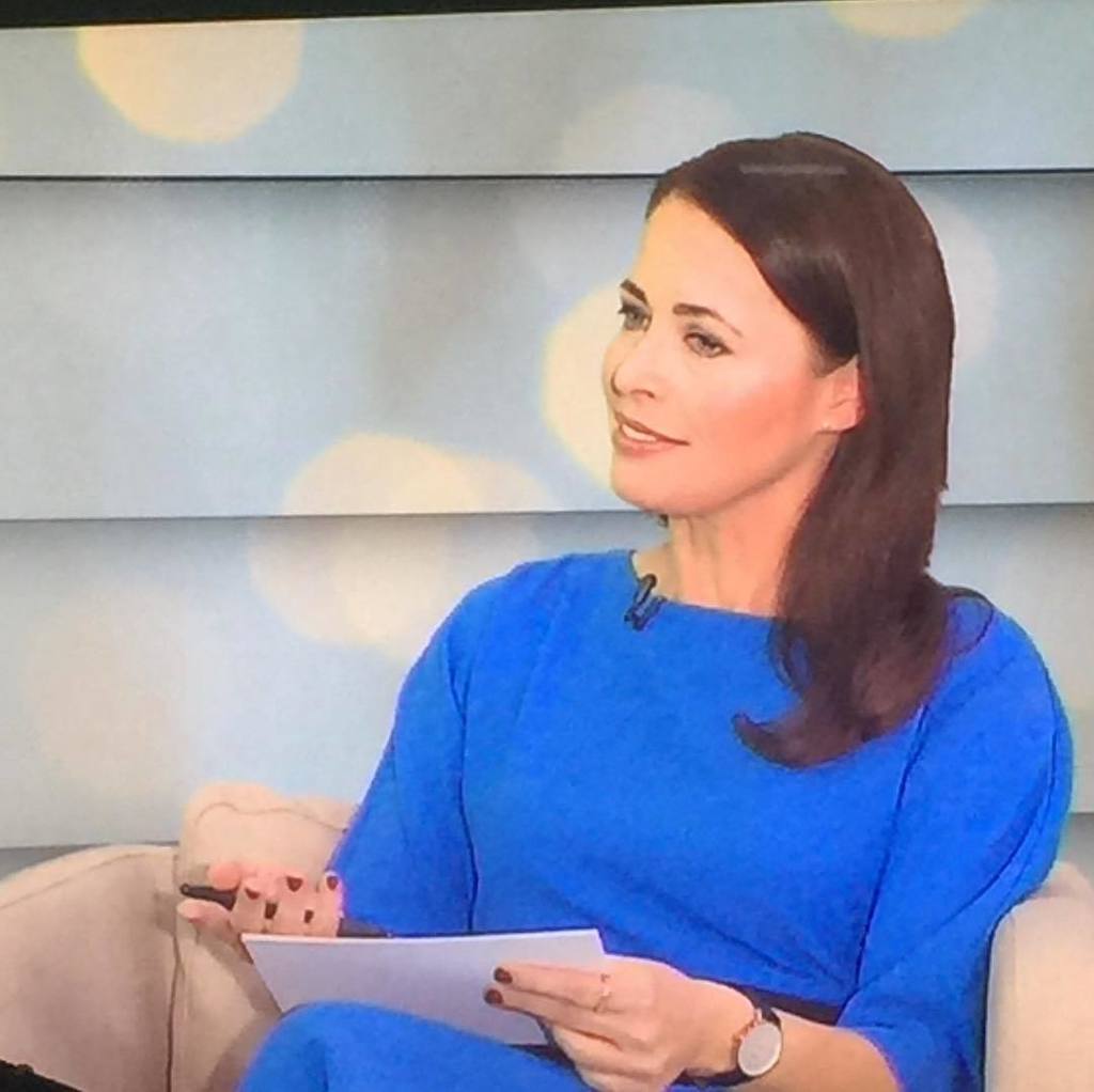 annikadebuhr's tweet photo. Kleiner Insider: Ich kann auch zuhören. #zuhören #großekunst #reden #interview #unterhaltung #medizin #talk #lovemylife #tv #lovemyson #lovemyjob #medizin #gesundheit #docfleck #germanhealth #annika_de_buhr_moderatorin https://t.co/FZilS7krKZ https://t.co/EU1J9BSQIe