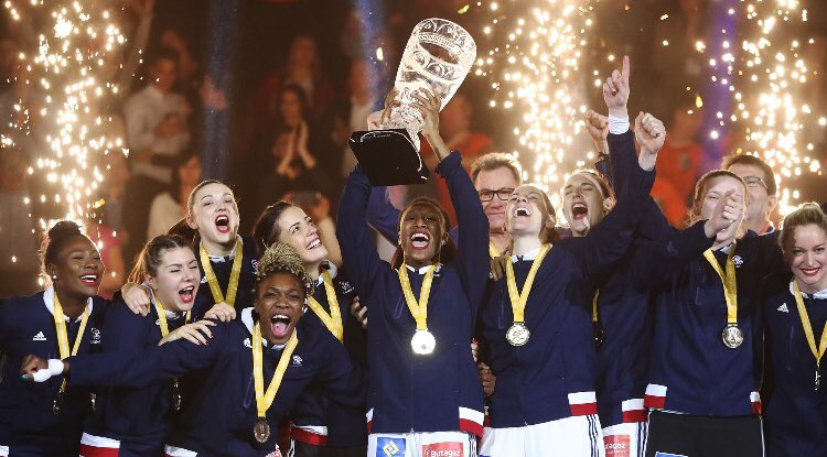 Championnes du Monde 🤾🏻‍♀️🇫🇷💪🏼 
#lehandballfrancaissurletoitdumonde😜👍🏼🇫🇷💪🏼😍