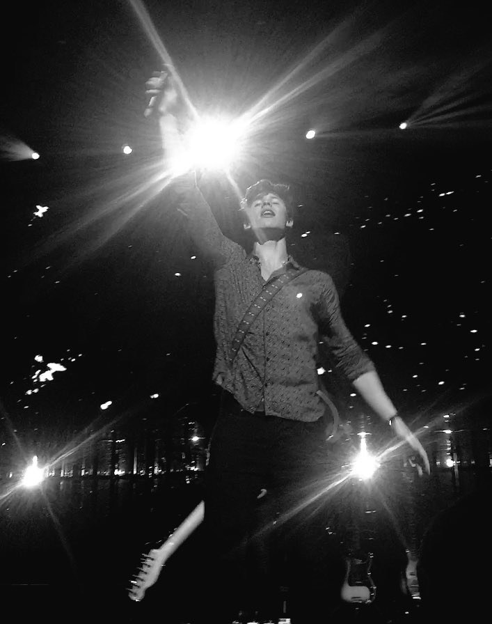 itstotallyalii's tweet photo. some of my favourite pictures of the tour #12DaysOfIslandXmas @IslandRecords https://t.co/WQoYd2qlud