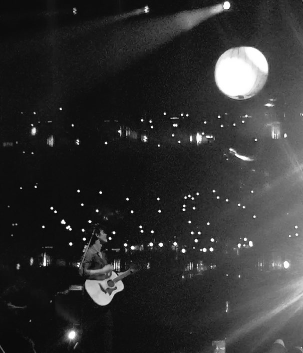 itstotallyalii's tweet photo. some of my favourite pictures of the tour #12DaysOfIslandXmas @IslandRecords https://t.co/WQoYd2qlud