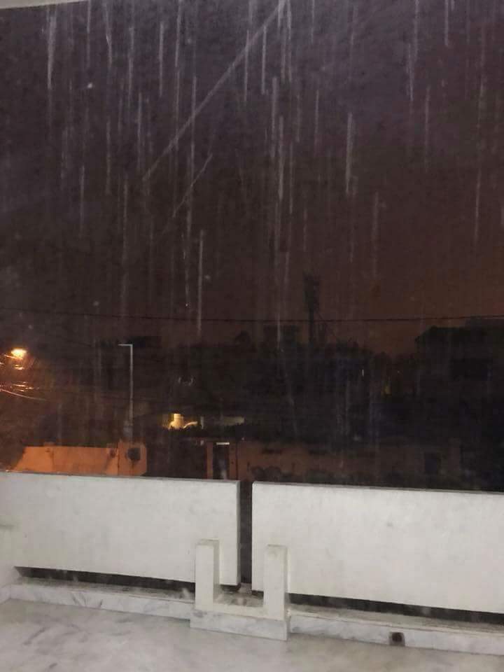 Ad8876's tweet photo. #rain
Karachi walo ....#barafbari https://t.co/bdeojDbU5P