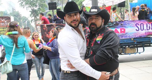 Opinologolo's tweet photo. La marcha de hoy de la comunidad lgtbxyz en apoyo a Pastor fue increíble ¡Y arriba Zacatecas! ¡Y arriba el norte! #EntreCompis #EntreVatos #PasGANADOR #MasterChefMx https://t.co/oC2ivDl2T5