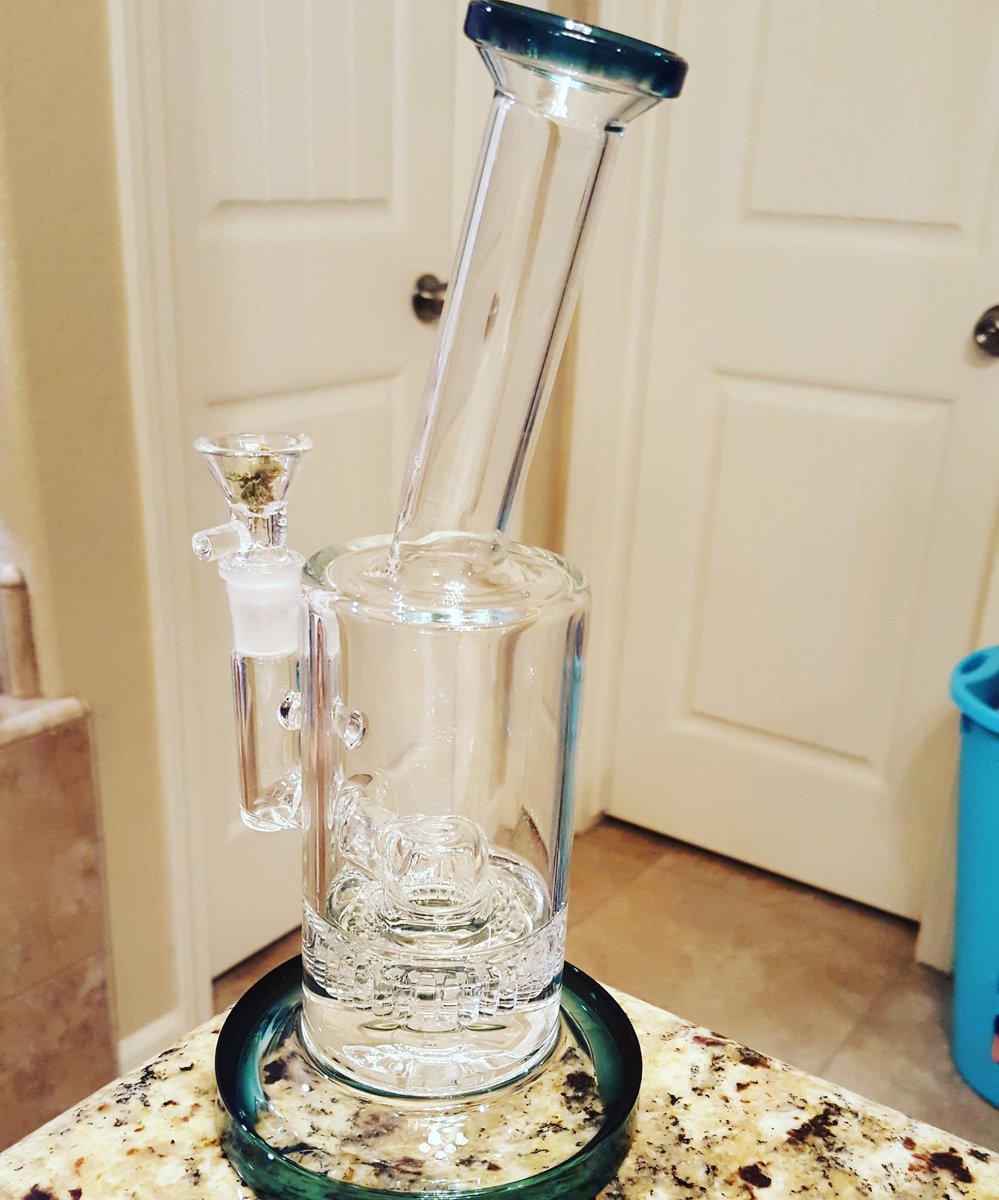 valleyremedy's tweet photo. new glass...stay medicated my friends
#cannabis #sunday #smoke #bong #mmj #glass #medicate #medicine #thc #cbd #elevate #prop215 https://t.co/8P8EZPif6m