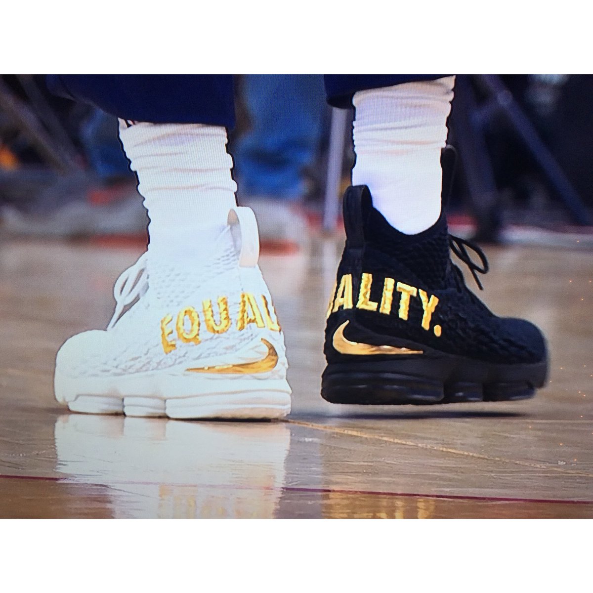 Billy_Ludwig's tweet photo. EQUALITY. // #Respect 👑 ///// #Cavs #CavsNation #LebronJames #Nike #Sneakers #Sneakerhead #Equality #KingJames #LBJ #LeBron #CLE #Cleveland #NBA https://t.co/2BocjH5779