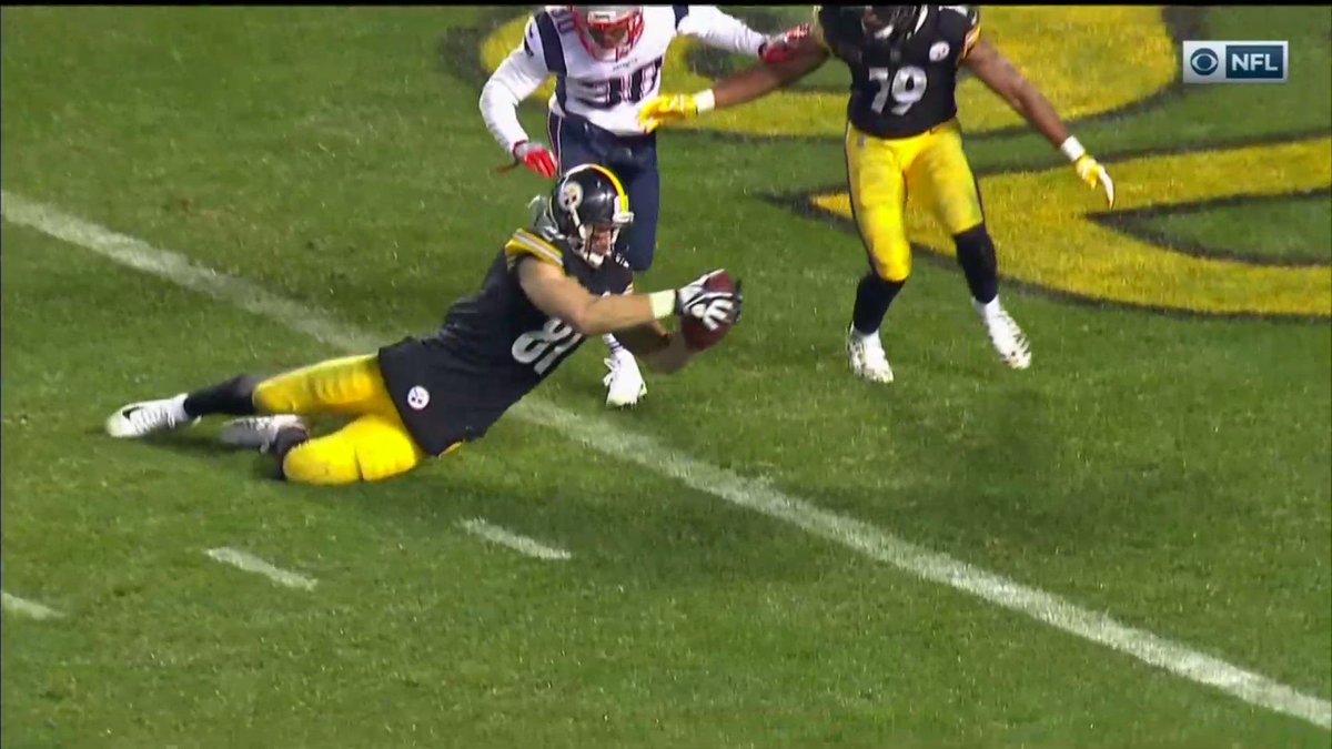 YahooSports's tweet photo. Not a catch ¯\_(ツ)_/¯ #NEvsPIT https://t.co/y3uWOI4Aoz
