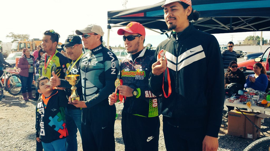 ComanchesMTBMx's tweet photo. Comanches presentes en la carrera de #Ocotillo2017; felicitamos a nuestro compañero y amigo @RICKIIMOLINA por haber obtenido tercer lugar en la categoría Principiantes Varonil Libre!
Enhorabuena y a seguir rodando amigos. #mtblife #mtb #mountainbiking #bike #scott #cyicling https://t.co/nTTrKKhHmO