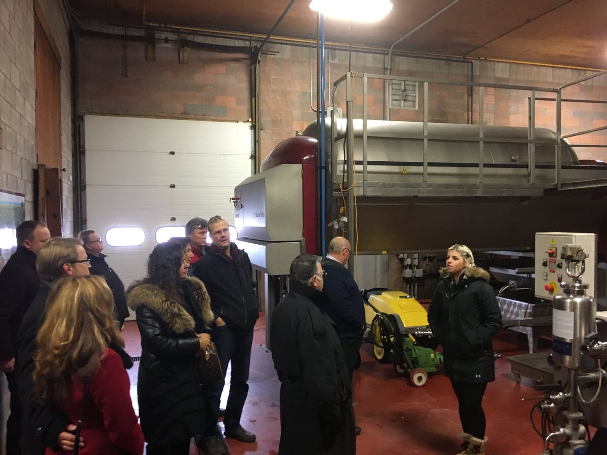notl419's tweet photo. Thank you to Casey McNab of @ctgcanada for organizing a wonderful staff holiday wine tour for us. Thanks to @oasthousebrew @Konzelmann @CarolineCellars @ColaneriWinery @TheHareWineCo &amp; @GretzkyEstates for the hospitality. 🚌🍺🍽🍷🥃🎁🎄 https://t.co/bci6N5rJOv