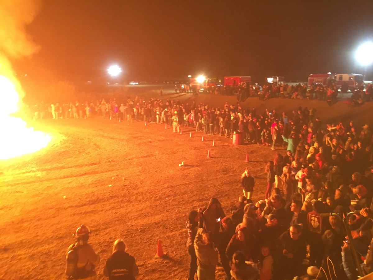 hmgrover's tweet photo. A bonfire is lit for healing after the #AztecSchoolShooting https://t.co/uAHudZnHW7