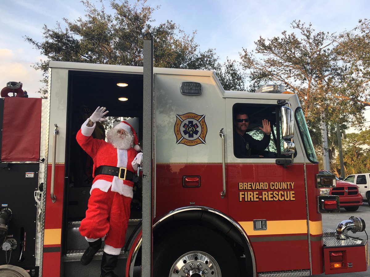 BCFRpio's tweet photo. BCFR Engine 83 makes a Santa  drop off at the Sawgrass Lakes subdivision in West Melbourne tonight #HOHOHO #SANTACLAUSE #SANTAUBER #BCFR #BCFRSTATION83 https://t.co/GM96vUxmfN
