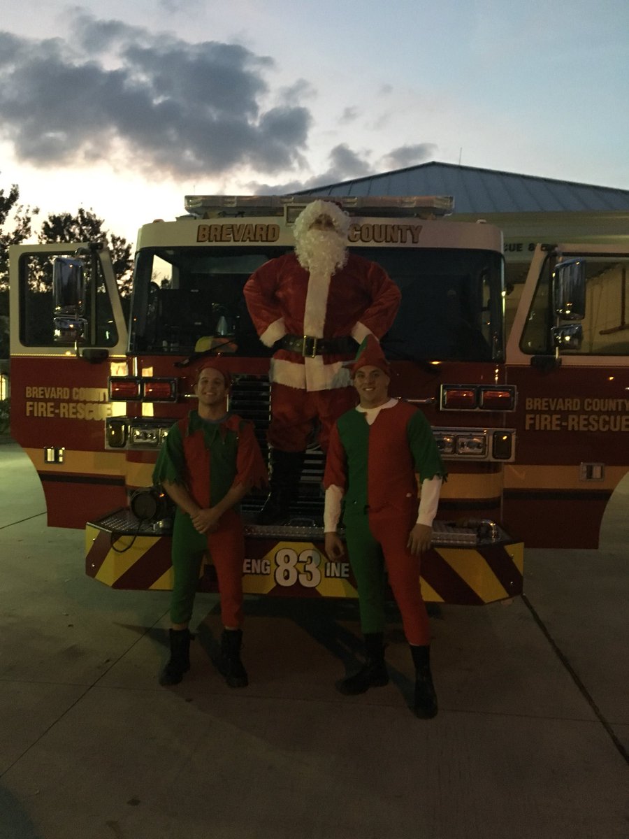 BCFRpio's tweet photo. BCFR Engine 83 makes a Santa  drop off at the Sawgrass Lakes subdivision in West Melbourne tonight #HOHOHO #SANTACLAUSE #SANTAUBER #BCFR #BCFRSTATION83 https://t.co/GM96vUxmfN
