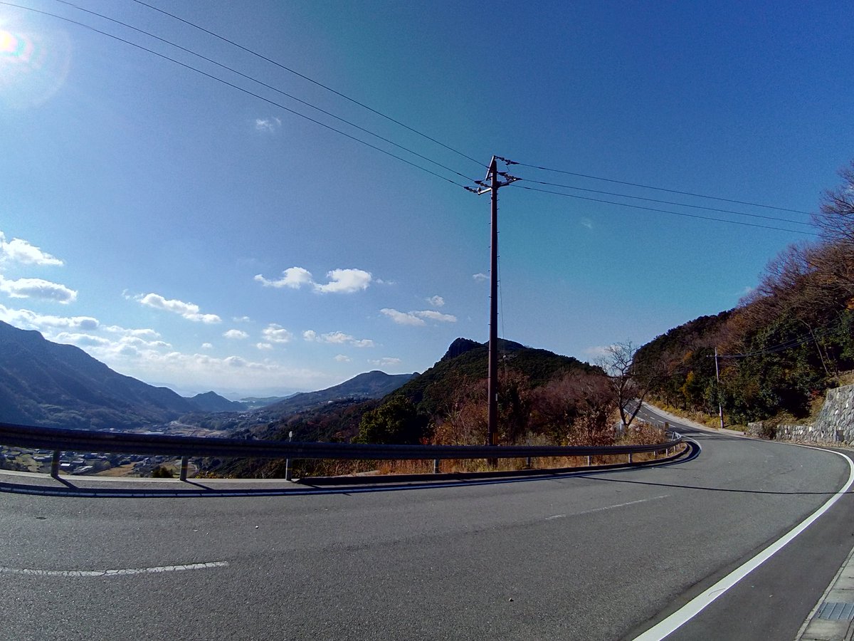 くまちゃん Auf Twitter レポ 小豆島スカイライン 県道27号 島の中心部の寒霞渓に向かって 鬼のように駆け上っていく道路 所々で見晴らしが良いし 交通量も少なくて快適な道でした 標識の言うとおり 猿がわんさか居た 小豆島 R27 くまちゃん Auf Twitter レポ 小豆島スカイライン 県道27号 島の中心部の寒霞渓に向かって 鬼のように駆け上っていく道路 所々で見晴らしが良いし 交通量も少なくて快適な道でした 標識の言うとおり 猿がわんさか居た 小豆島 R27