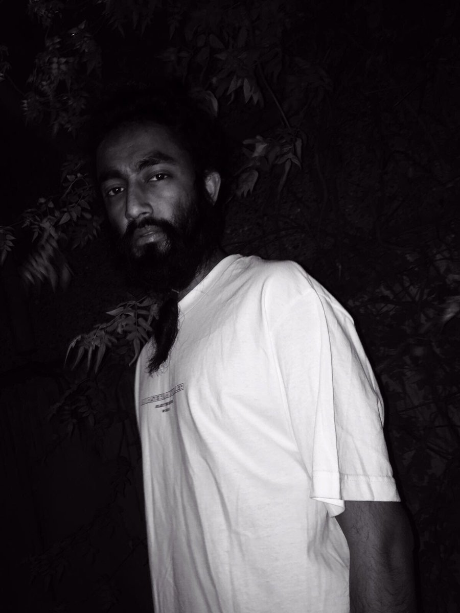 mypandashallfly's tweet photo. Impromptu night shoot with the dude @alan_kilbane wearing https://t.co/U3odRUHmD4 🔪

#shotoniphone #fashion #photography #nightshoot #southlondon #cameraphone #fashionshoot #models #modelli g #malemodel #amckmodels #beards #bearded #beard #topknots #manbuns #asian #london #style https://t.co/8ddbpecXbJ