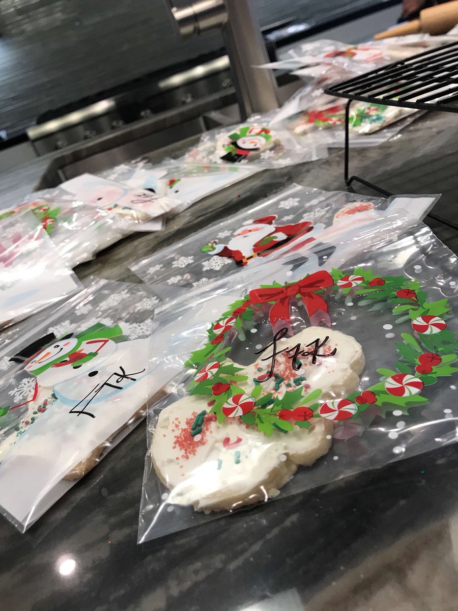 RB_bruinthon's tweet photo. We elves like to stick to the four main food groups:candy, candy canes, candy corns and syrup. but cookies will work as well SO GO BUY SOME MONDAY IN THE MAIN COMMONS https://t.co/Pw9dW8nqOp