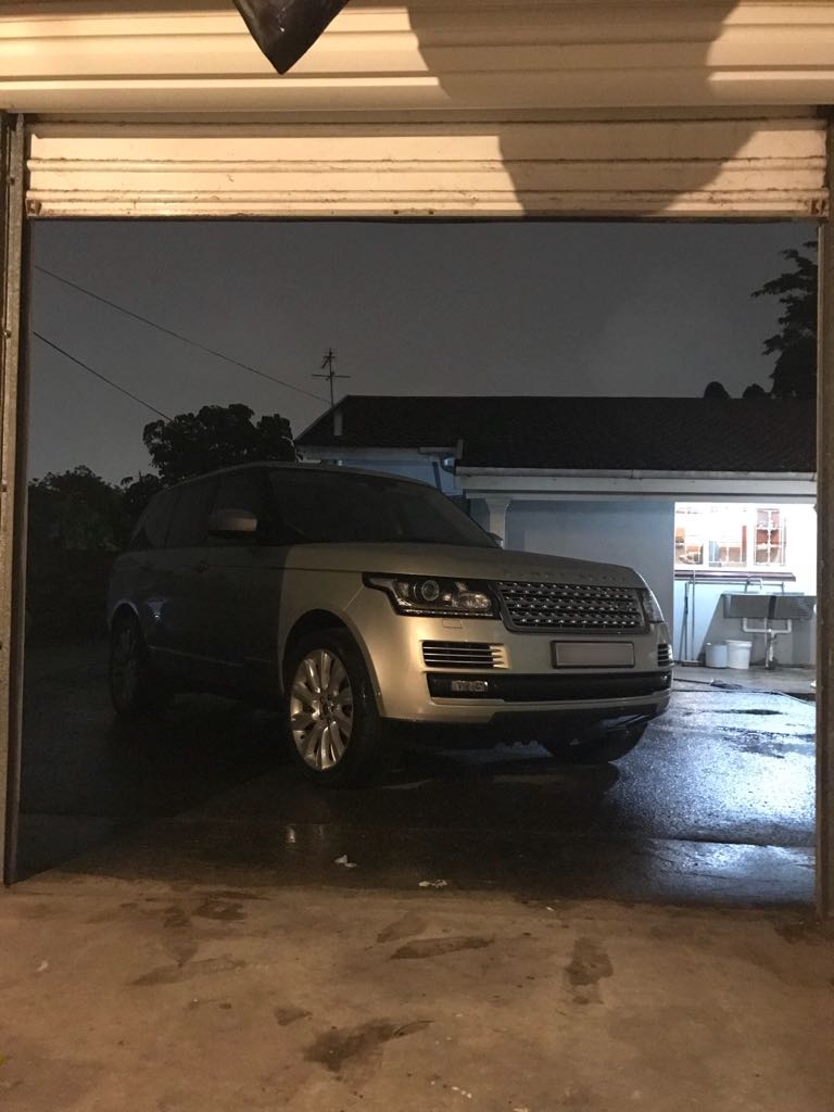 mduduz_khumal0's tweet photo. Uthi lomjita, I stay rolling up! Garage doors! Aphinde athi, Ngizoba nika intambo ende manje iquzu lamasosha! Shout out to my boy #031Beast! Mr #ImSoGhetto! #RockBottom asibabambe sibadedele njengelahle elivuthayo ntwana! https://t.co/PwSLUUc3Ri