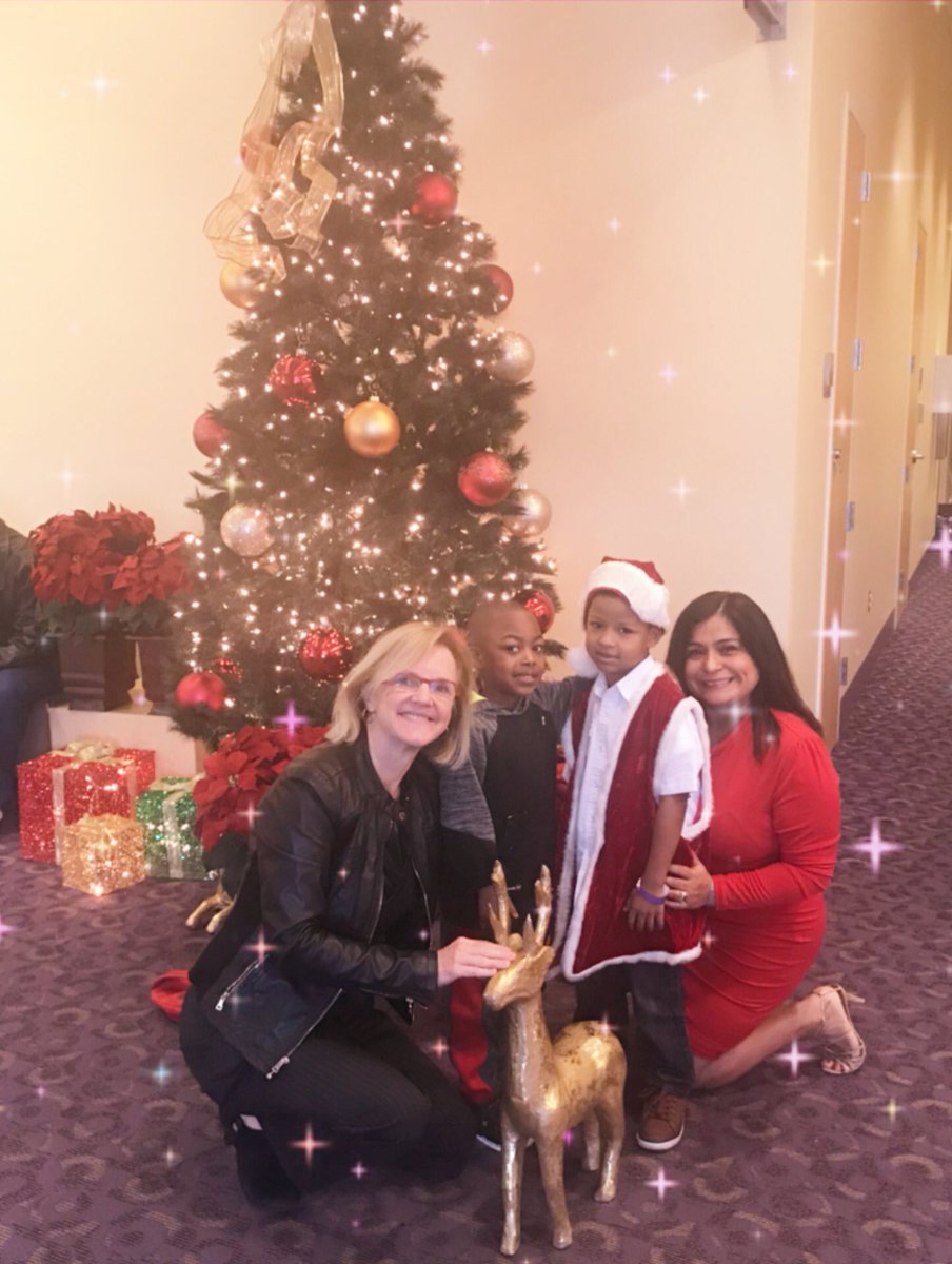 tobij's tweet photo. Joy to the World Gala presented by Hispano Exito was held at TCU. Santa from SS Dillow Elementary has a B L A S T! #work4kids #livenlovefwyouth https://t.co/mUxIxEh3sa