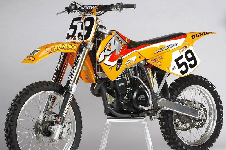 24Stroke's tweet photo. motocross 4-tak? siapa lebih duluan? https://t.co/pLGubEfo1v https://t.co/ekpcpLprZk