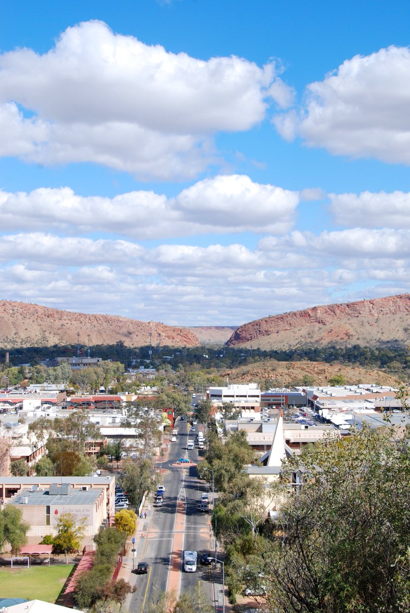 scape366's tweet photo. #scape366.com 353 - Looking down the middle of #alicesprings from #anzachill and beyond #billygoathill to #heavitreegap (#ntaripe) a break in the #macdonnellranges through which traffic and the #toddriver flows #landscape https://t.co/1Pv8AHKtVI