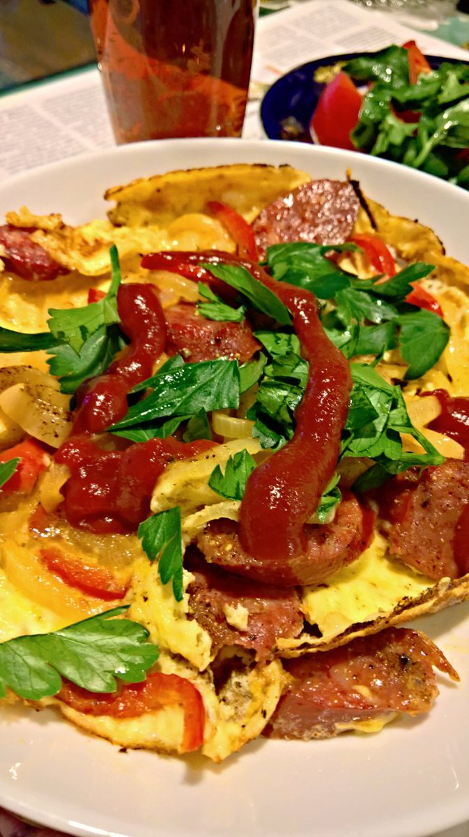 WZorNET's tweet photo. 🌅🥐☕️#Monday 🍳#Breakfast -> Omelette à l'oignon, le poivre et le saucisson à la #wzor... https://t.co/J1ePtS0Izj