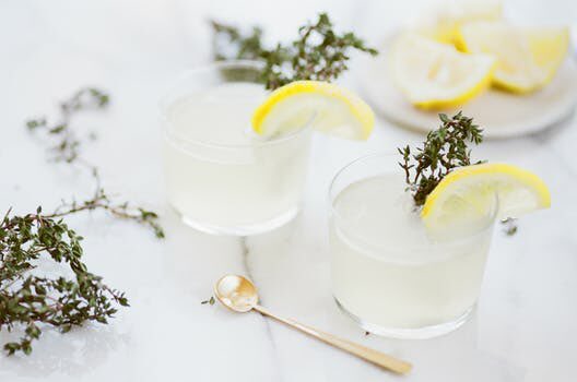 ImagesByAmberR's tweet photo. This christmas I’m in charge of the bar, which is awesome because I don’t have to cook! But I’m on the hunt for the perfect holiday cocktail. Spam me with your go to winter adult beverage recipes and why you love the drink!! #bartender #holidaycocktail #eatdrinkbemerry #christmas https://t.co/XFbSqGScuY