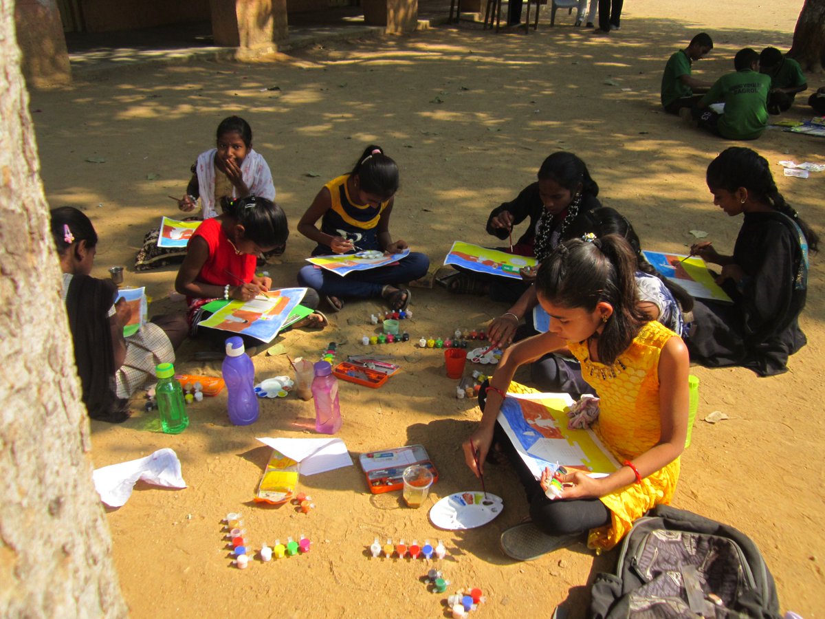 ssmandalsagroli's tweet photo. #kids celebrate #32 #SakalChitrakala #Balmitra #Competition2017 on Sunday morning at @ssmandalsagroli #art #Students #childrens #SakalBalmitraDrawingCompetition #drawing https://t.co/4a3aveMQGL
