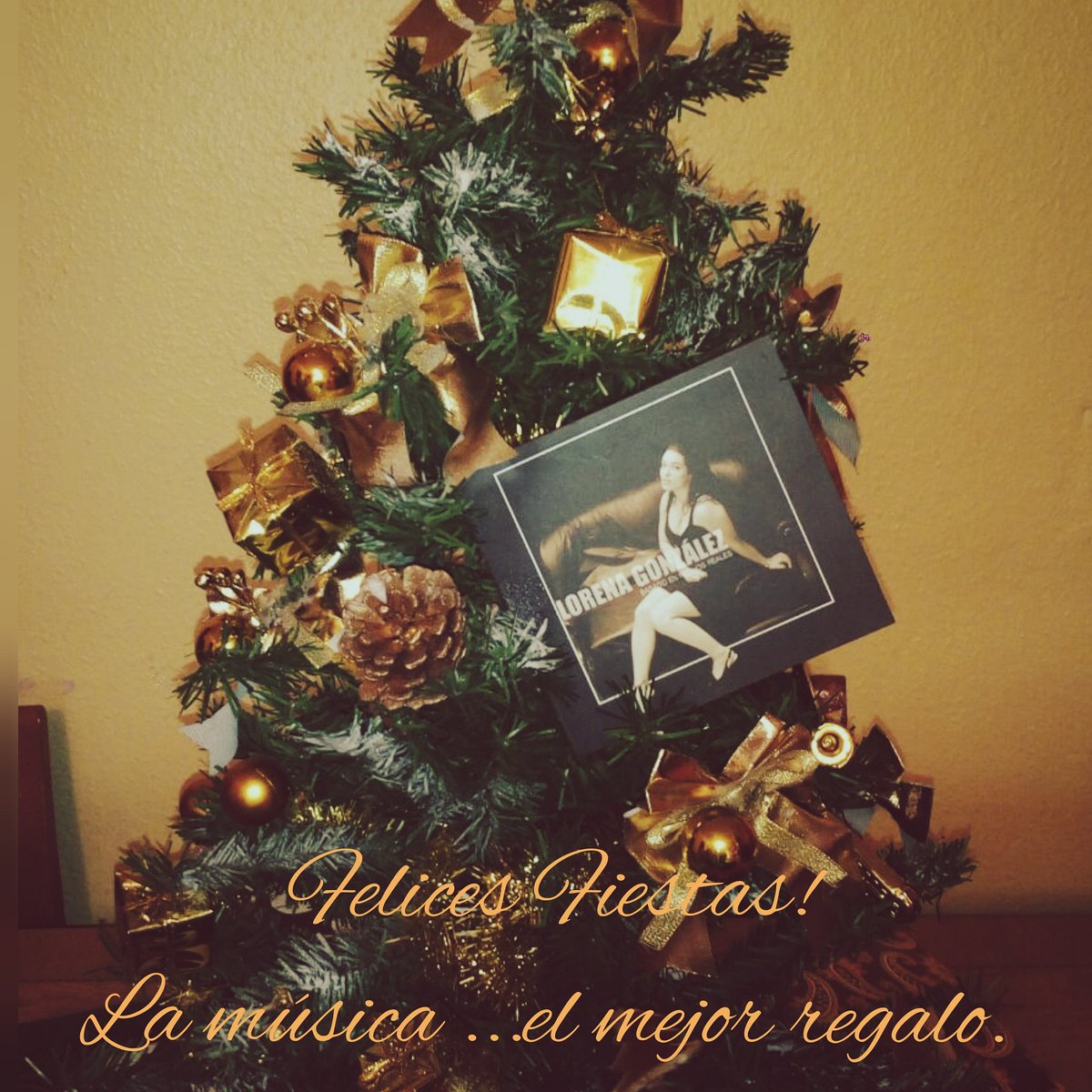 Lorena_GzL's tweet photo. Felices Fiestas!
La música...el mejor regalo.
#Navidad #BasadoEnHechosReales #PacoCinta #LorenaGonzalez https://t.co/k722NSeUng