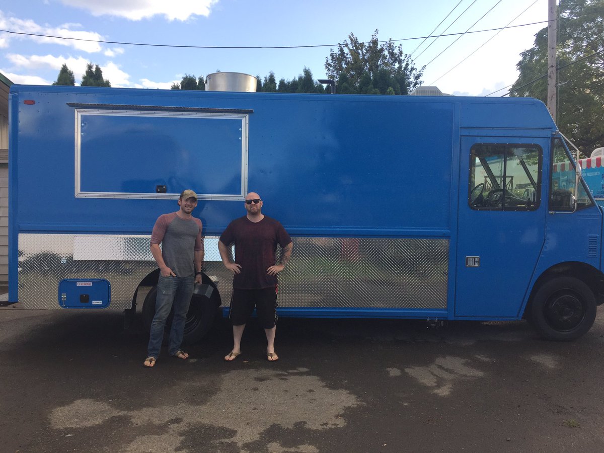 trailers_food's tweet photo. Happy Customers https://t.co/7a6POBZGPD