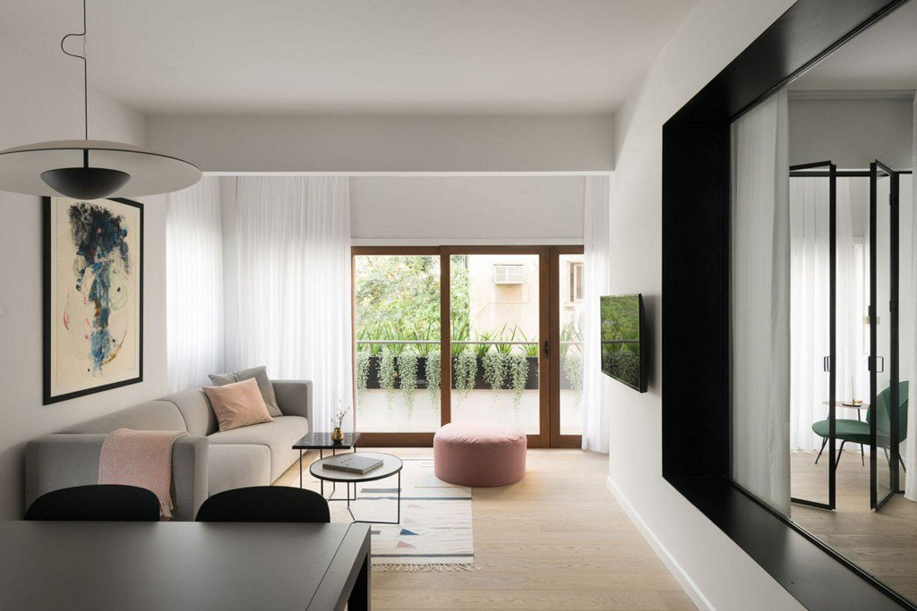 designmilk's tweet photo. A 72 Square Meter Apartment in the Center of Tel Aviv  https://t.co/8pRKTKvXDg #fromthearchives https://t.co/sXcWRYniZ2