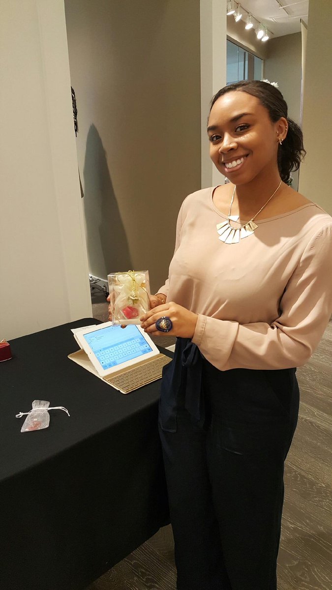 AswinxRingCover's tweet photo. @TheSharkDaymond @LoriGreiner What do you think about Ring covers to protect women's rings from getting dirty damaged or lost? https://t.co/xBiUuwHwup