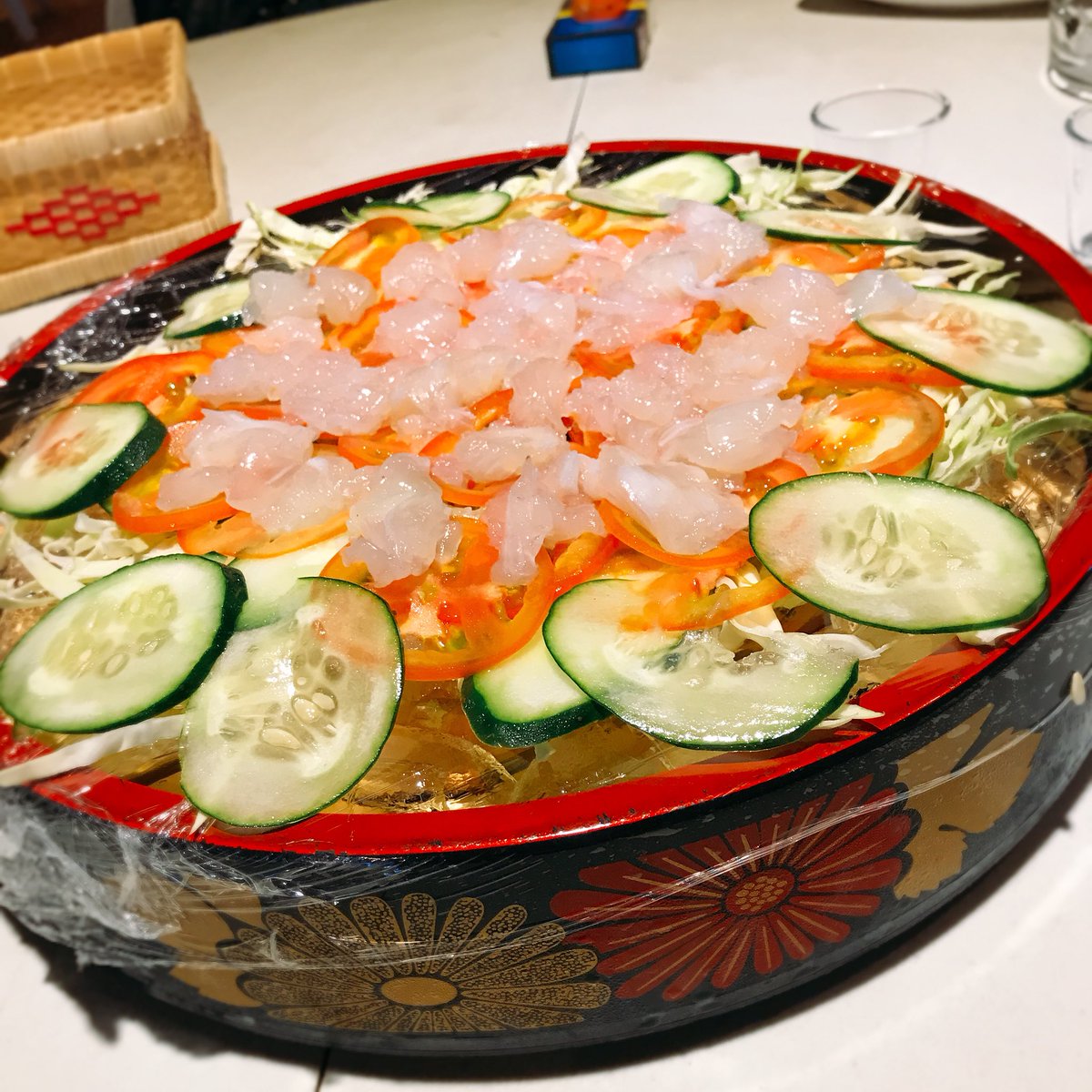𝕞𝕚𝕪𝕒𝕜𝕠 A Twitter 現地の人 なんかでっかいロブスター取れたから刺身にしといた 私 刺身