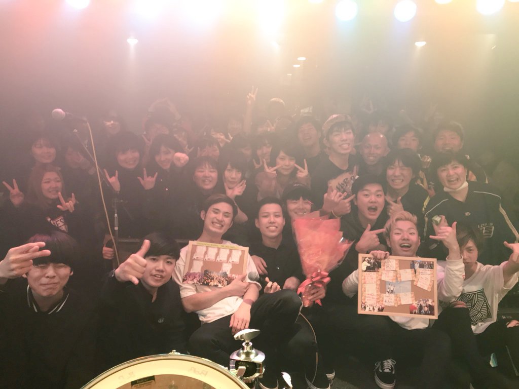 BindMIL_2014's tweet photo. 2017/12/16
鹿島BOB

皆楽しんでくれたかな？☺
BindMILは解散だけど、俺たちの夢は続きます。それぞれの道を応援してくれたら嬉しいです。

対バンも素晴らしかった。鹿島銚子の音楽シーンはまだまだアツい🔥それを皆が証明してくれた。

3年間、本当にありがとうございました。
We are BindMIL!!⚡⚡ https://t.co/K15pyjNm9B