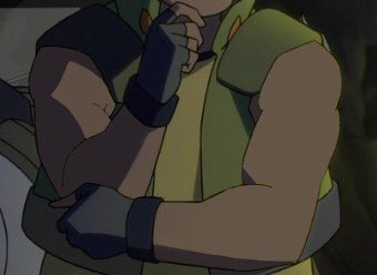 aradiiaa1's tweet photo. So I edited Hunk’s arms to look like he’s sleeveless in some screencaps and honestly I just fell deeper in love #Voltron #LetHunkShowOffHisGuns https://t.co/8BBxB6cBfz