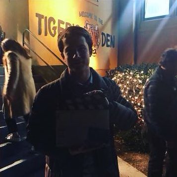 MinnetteUpdates's tweet photo. Dylan Minnette on set of '13 Reasons Why'. https://t.co/Lzbd9f7R2z