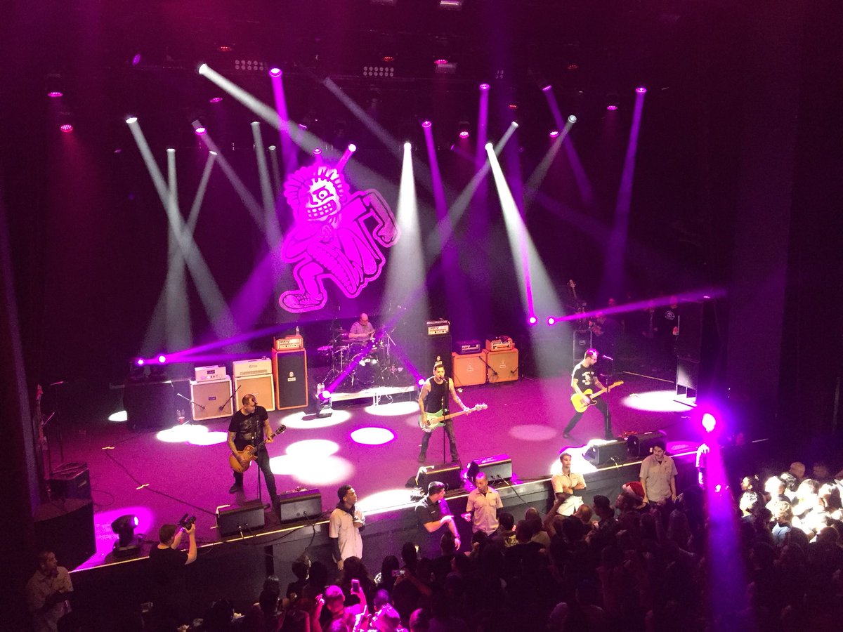 biggmoe's tweet photo. Some photos from last night’s @mxpx @goldfingermusic show at @TheNovoDTLA #25YearsOfMxPx https://t.co/saCNWWcq3S