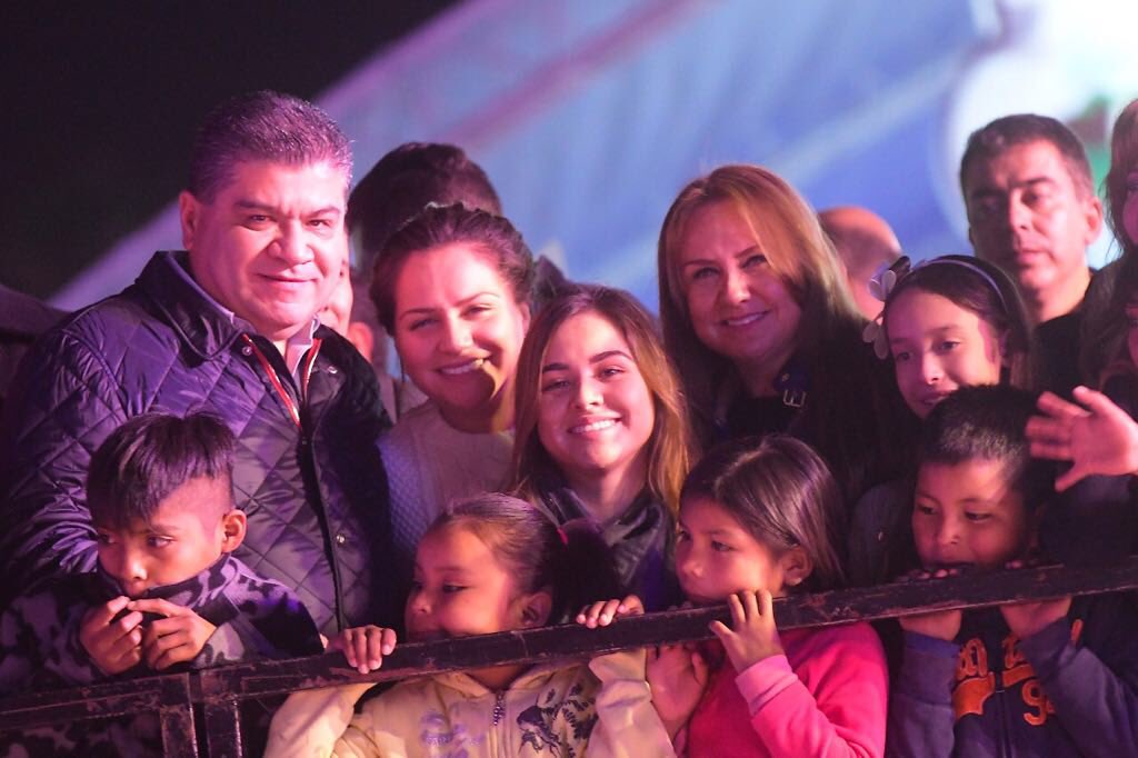 mrikelme's tweet photo. Más de 100 mil personas disfrutaron del desfile #DulceNavidad en la #PlazaMayor de #Torreón #FelicesFiestas #FuerteCoahuilaEs @DIFCoah https://t.co/xJIB38tlPk