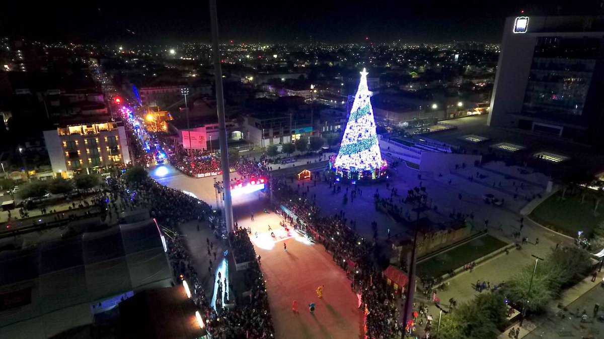 mrikelme's tweet photo. Más de 100 mil personas disfrutaron del desfile #DulceNavidad en la #PlazaMayor de #Torreón #FelicesFiestas #FuerteCoahuilaEs @DIFCoah https://t.co/xJIB38tlPk