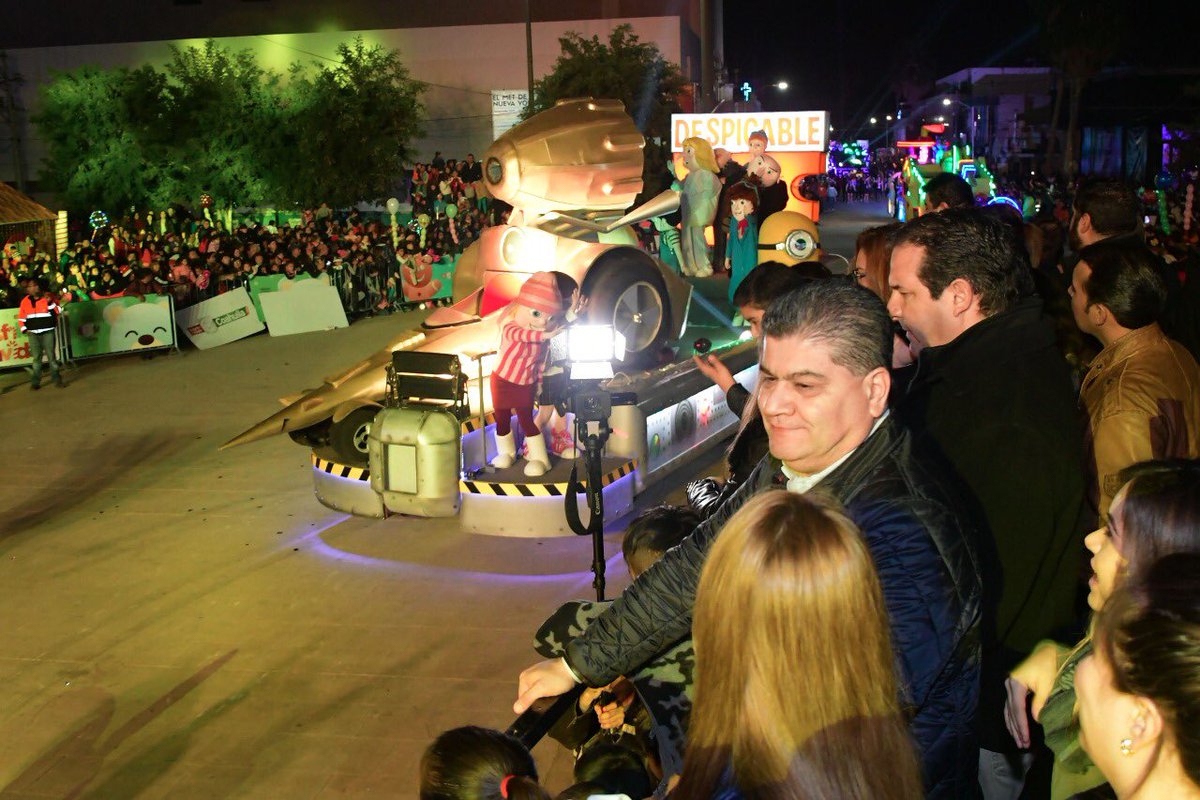 Miguel Riquelme (@mrikelme) on Twitter photo Más de 100 mil personas disfrutaron del desfile #DulceNavidad en la #PlazaMayor de #Torreón #FelicesFiestas #FuerteCoahuilaEs <a href="/DIFCoah/">DIF Coahuila</a> Más de 100 mil personas disfrutaron del desfile #DulceNavidad en la #PlazaMayor de #Torreón #FelicesFiestas #FuerteCoahuilaEs <a href="/DIFCoah/">DIF Coahuila</a>