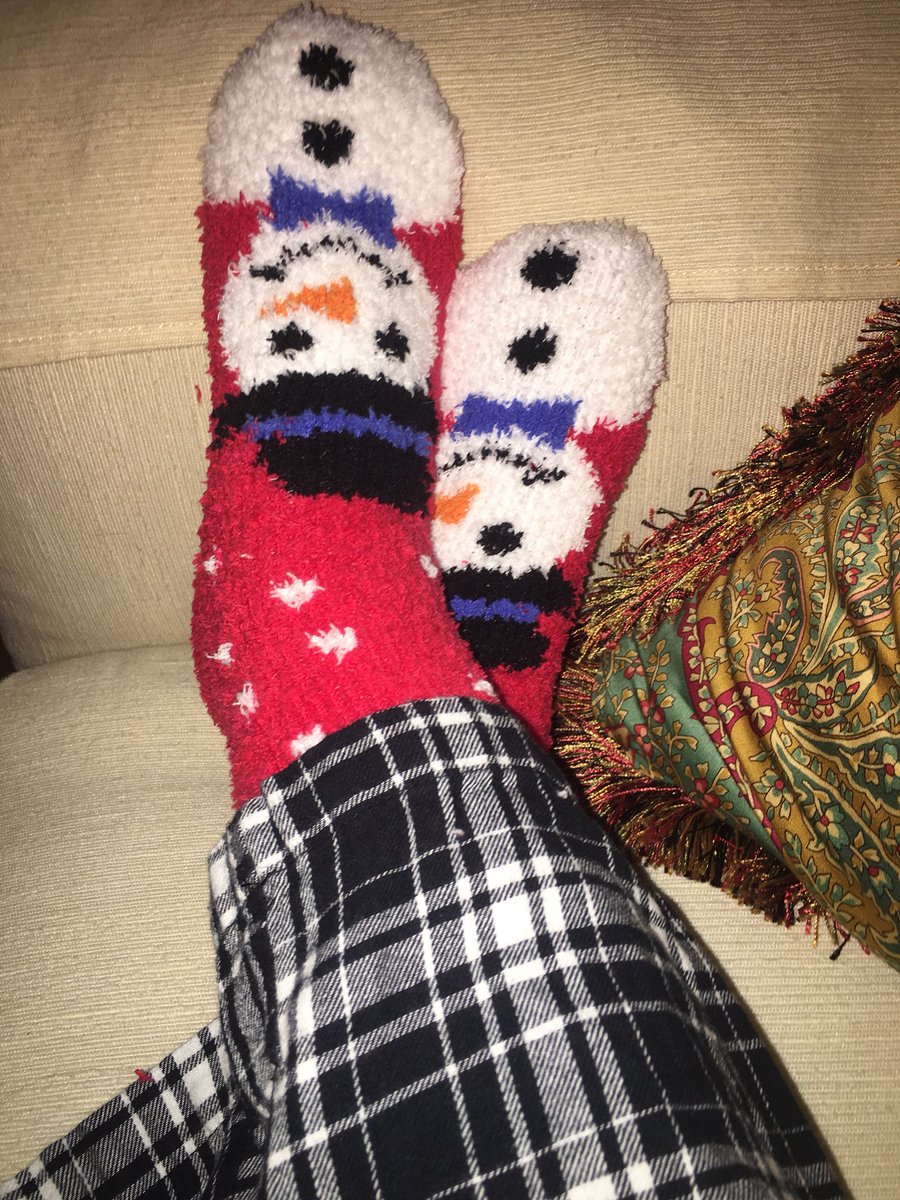 grishamjoann's tweet photo. Finally made a bingo! #RESHolidayBingo #holidaysocks #catchthespirit https://t.co/kssHANbTUq