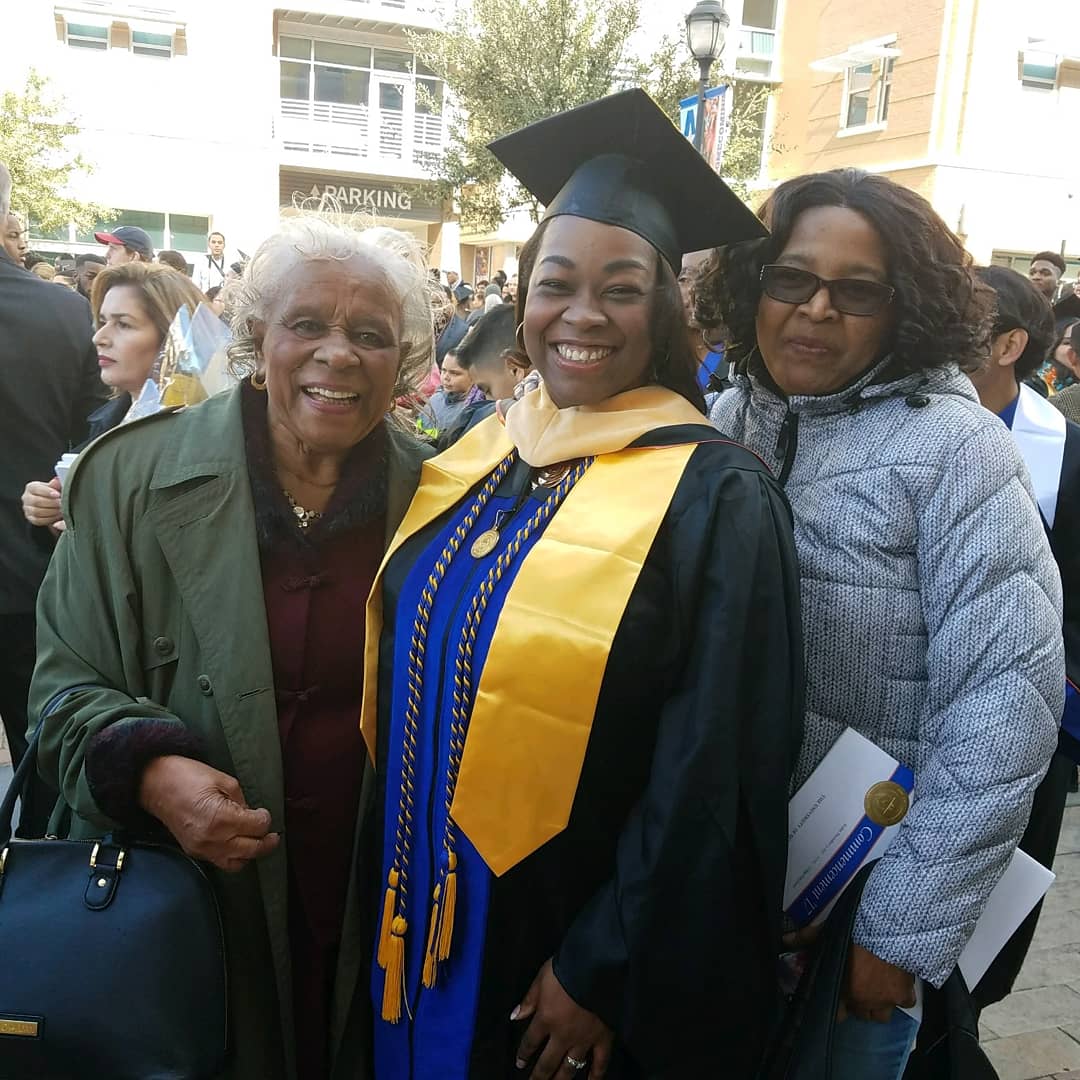mariacolesw's tweet photo. MSSW graduation. @UTAGradSchool @SocialWorkUTA  #mavgrad2017 https://t.co/CLrM0A916i