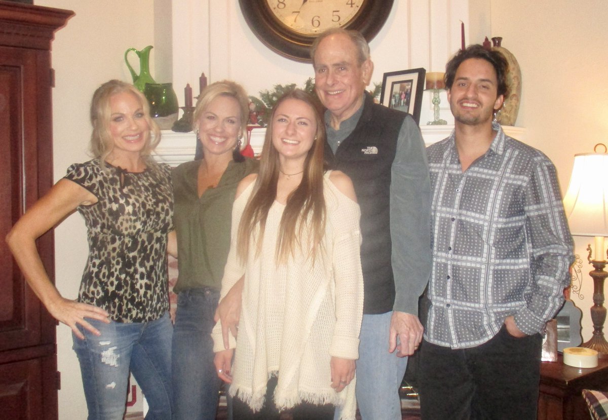 AngelaBoxShow's tweet photo. Family time was fantastic! Thank you Art and Sheri Sanders for letting the VERY LOUD #BoxGirls and the normal-sounding other #BoxFamily take over your house Friday. Love!!! #EmilysGraduation #BoomerSooner https://t.co/RyCrNSblLo