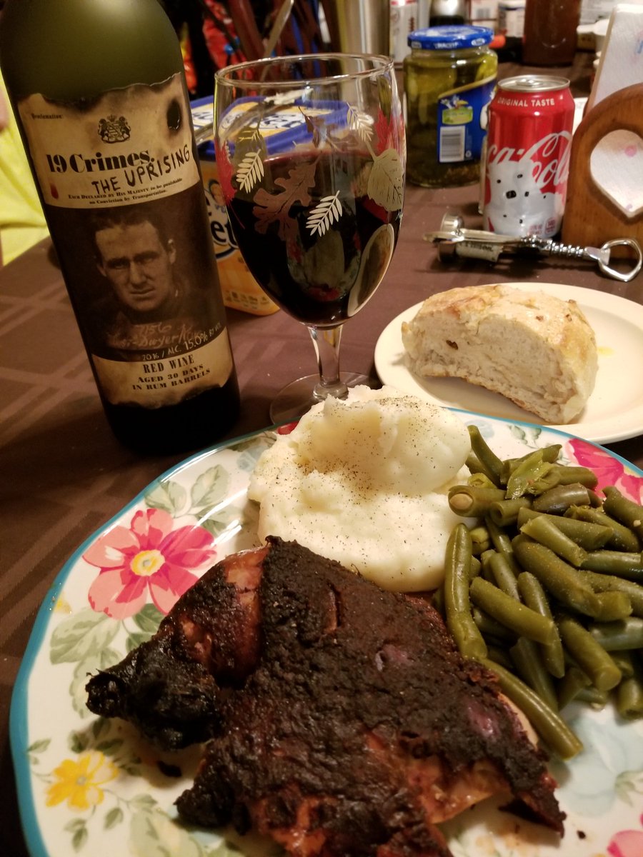 ibdoug88's tweet photo. Smoked chicken & @19Crimes wine aged 30 days in rum barrels for 17th #anniversary dinner 🍾. Although, Miss. Chelly thought I was sending message dinking wine served to prisoners 🤣 Experience the 19 Crimes app for yourself. #TalkingBottles #foodporn https://t.co/Ew9yEsMIAM