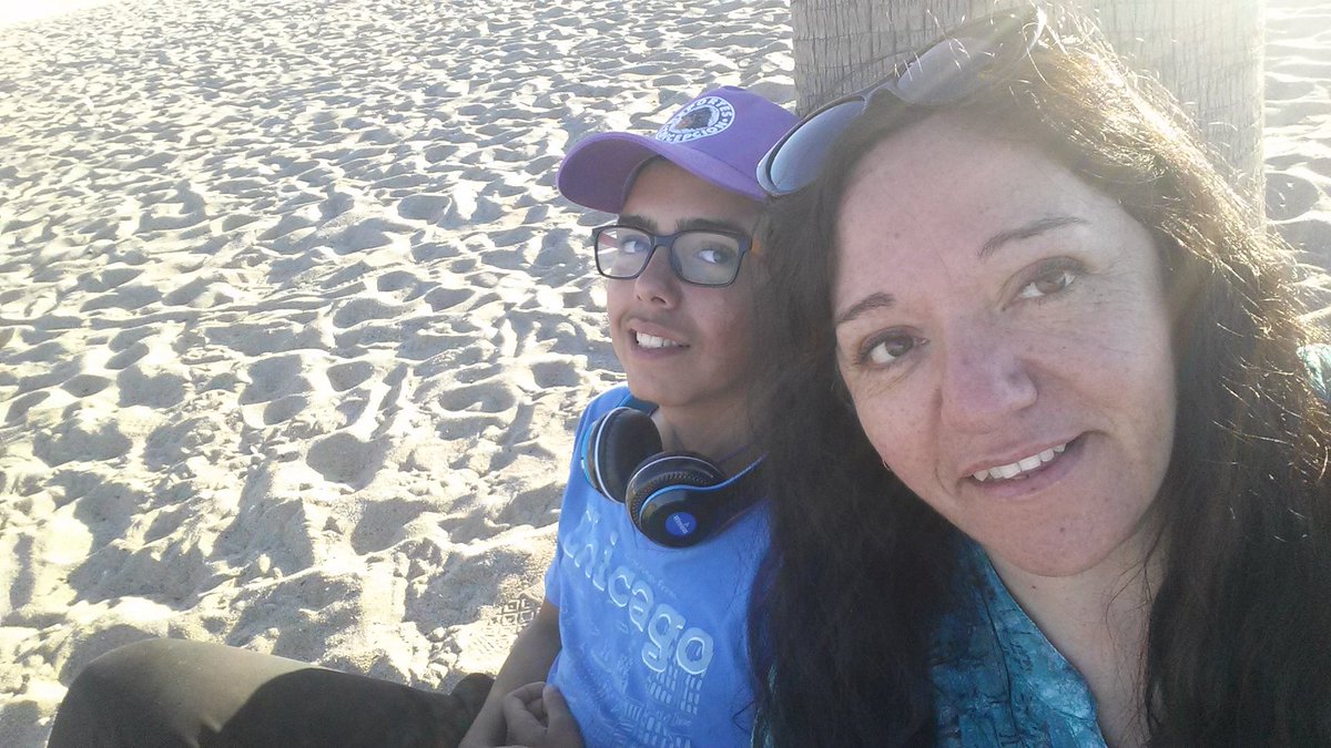 carola_rossel's tweet photo. @andrespalacios1 hoy fue un dia de familia mamá&hijo...espero tu hayas disfrutado el tuyo...ten una semana hermosa rodeate de amor,vaya lo mejor del 🌍para ti y familia ..me encanta saber #Queestas😘😘😘 https://t.co/TAZB3WxESg