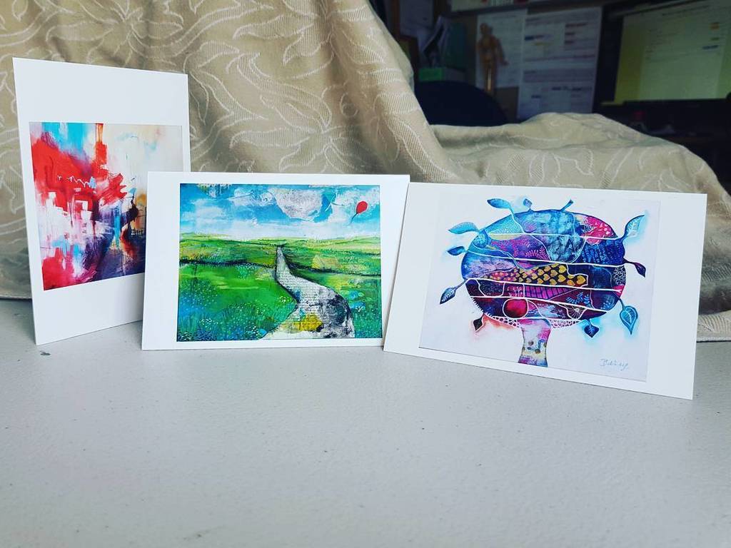 creativehardt's tweet photo. New greeting cards in today, i still love recieving cards in the mail.
.
#greetingcards #illustratorau #illustration #happy https://t.co/6yeaKK6Voh https://t.co/6h8uka7DbQ