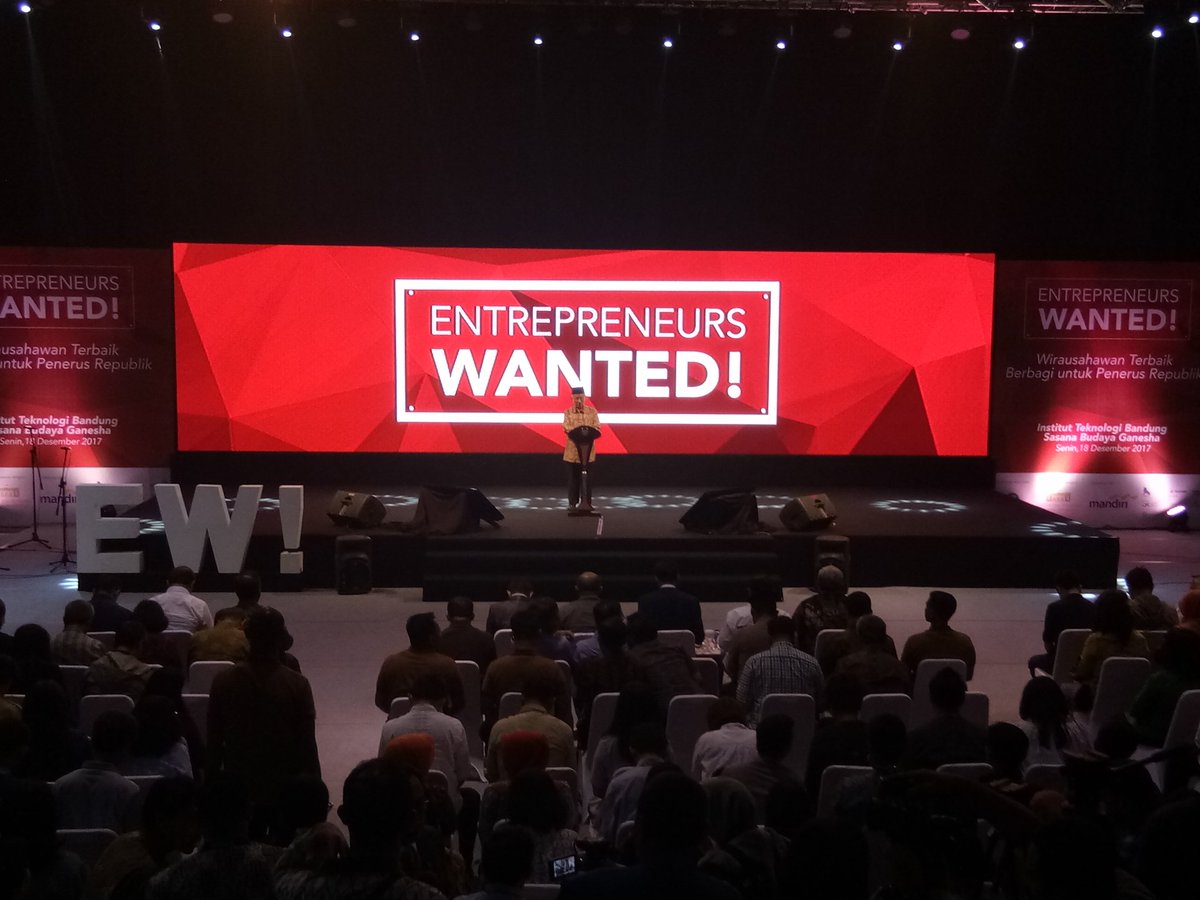 Berdoa bersama sebelum menutup acara #EntrepreneursWanted