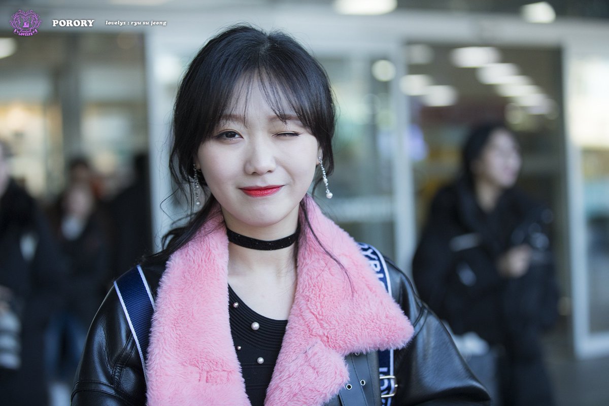 PORORY1119's tweet photo. 171217 #러블리즈 #Lovelyz #부산 #팬사인회 #김해공항 #류수정 #Sujeong #RyuSujeong https://t.co/UqLVrcfNfF