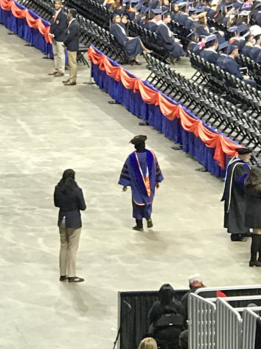 manuginofan20's tweet photo. Done! On to the next goal! #phdlife #phd #utsagrad17! https://t.co/QiN2DNI7qh