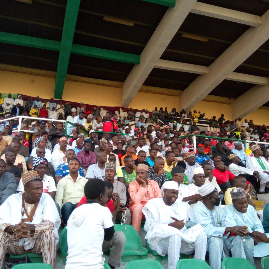 MuhAlkali8's tweet photo. Congratulations to the CHAN Eagles, deserving winner of the #NPFLInvitational2017 tournament.
Well-done to @LMCNPFL for a successful hosting, I also salute Kano FA Chairman @Ahlan_inuwa and the Good people of Kano for having Us through #AhlanCup #U13 #Match4IDP 👏👋 https://t.co/qTYwzgXQUP