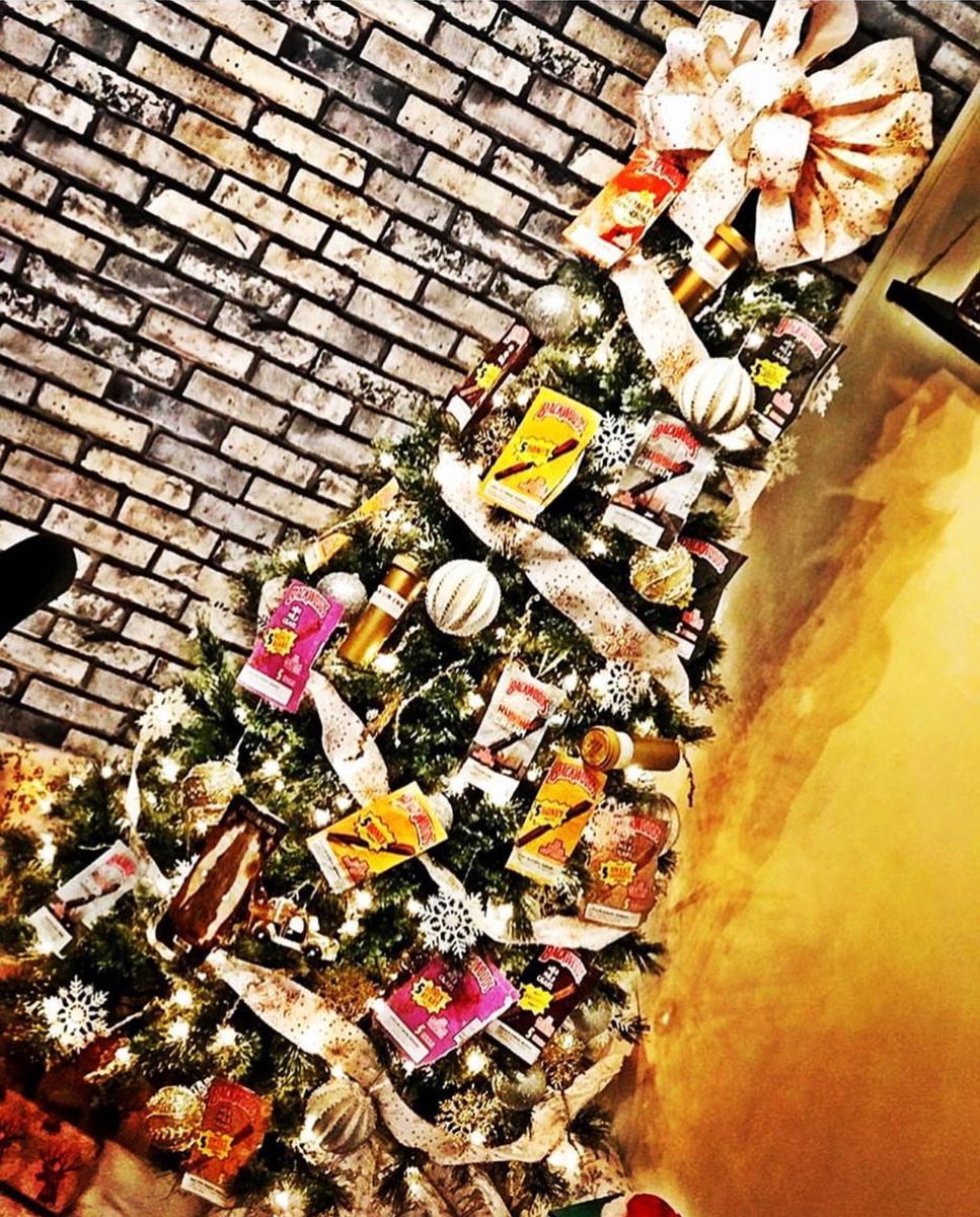 Backwoods_Cigs's tweet photo. ‘Tis the season! #backwoodcigars #christmastree #holidays https://t.co/Ps26cik628