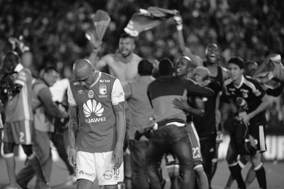BlogCardenal17's tweet photo. Levántese; es usted nuestro estandarte, capitán. Adentro o afuera, guíenos, reconfortenos. https://t.co/Cr30rIYhbg